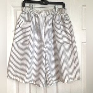 Vintage Womens Culottes Shorts White w/ Blue Stripe Pockets. Elastic Waist Sz 6
